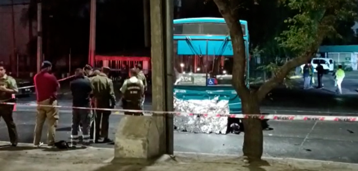 Carabinero de civil muere tras colisionar su motocicleta con bus del Transantiago
