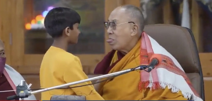 Polémico video del Dalai Lama besando a niño en la boca
