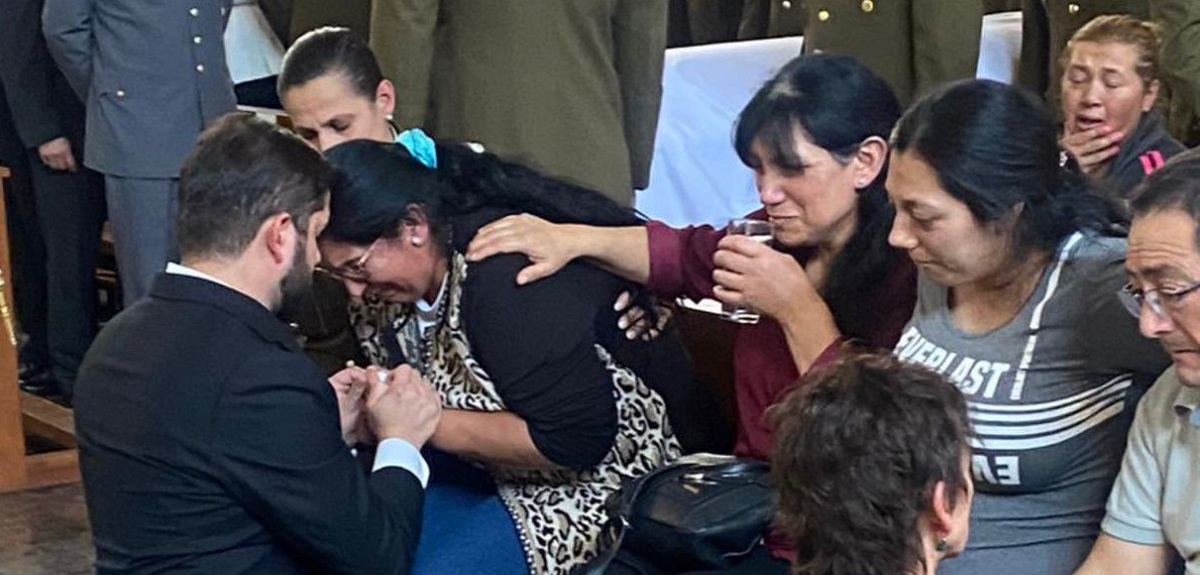 La desgarradora imagen del presidente Boric consolando a familia del cabo Palma