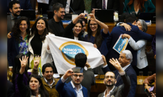 Cámara aprueba proyecto que reduce jornada laboral a 40 horas.