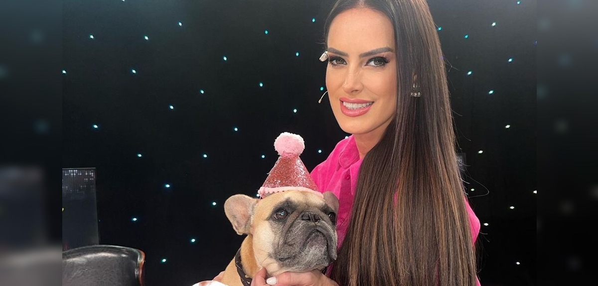 El difícil momento personal que enfrenta Adriana Barrientos por su perrita: 