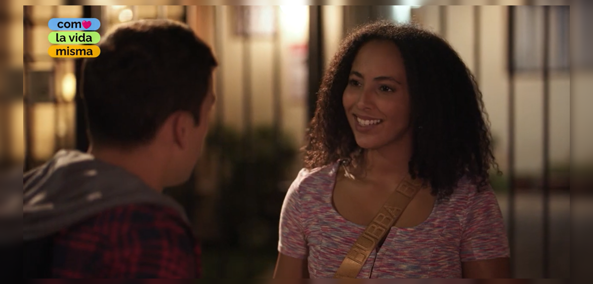¿De verdad es estadounidense? La historia de actriz que deslumbró en estreno de 'Como la vida misma'
