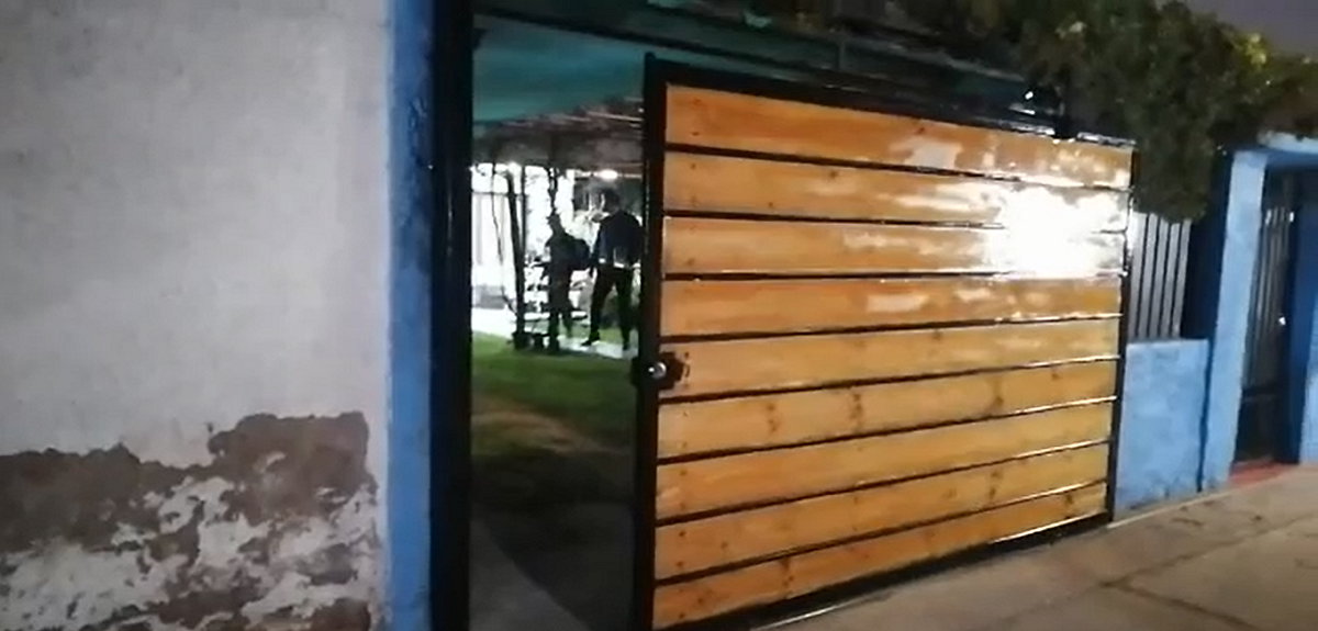 Brutal asalto en Macul: delincuentes golpearon a mujer de 87 años y acuchillaron a su hijo de 51