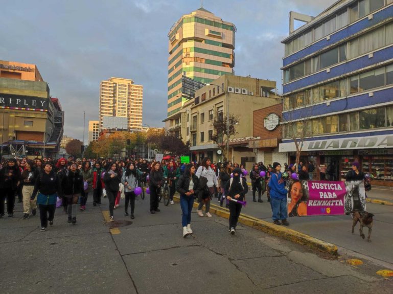 "Justicia para Rennatta": barricadas y lacrimógenas deja marcha por joven hallada muerta en Lirquén