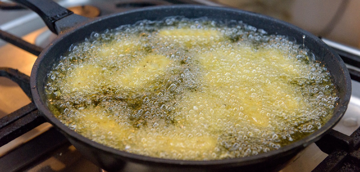 ¿Cómo reciclar el aceite de freír usado? Especialistas explican la importancia de no tirarlo