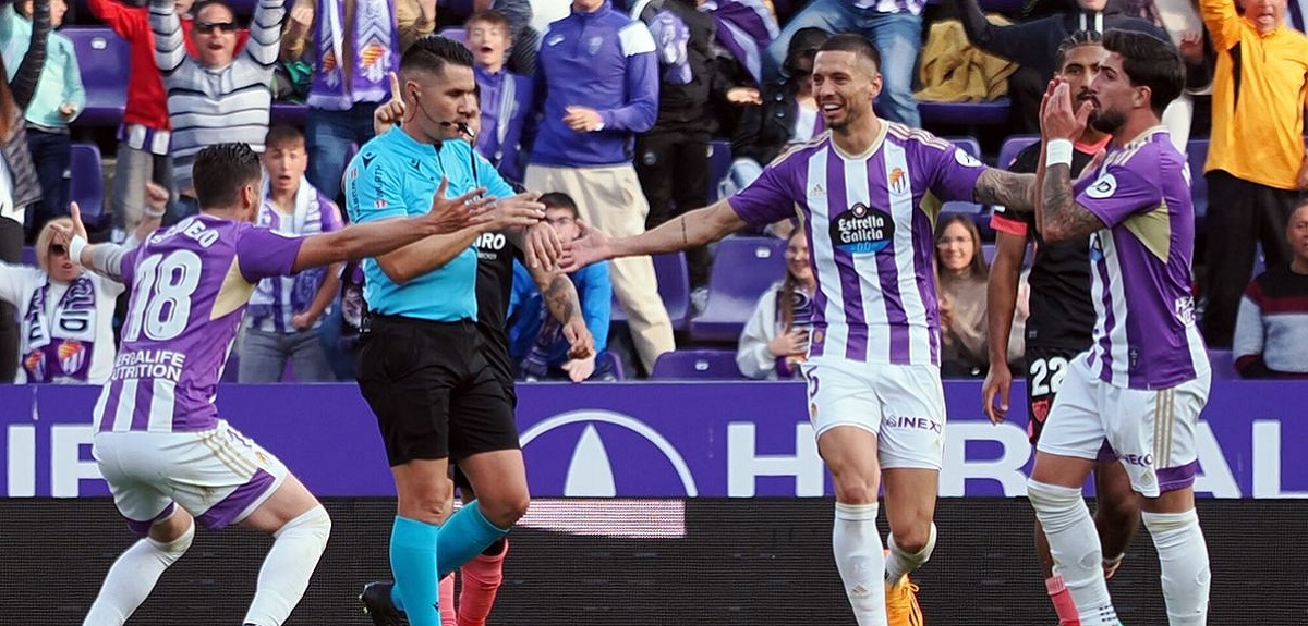 Polémica en España: árbitro terminó primer tiempo justo cuando jugador chuteó al arco y marcó gol