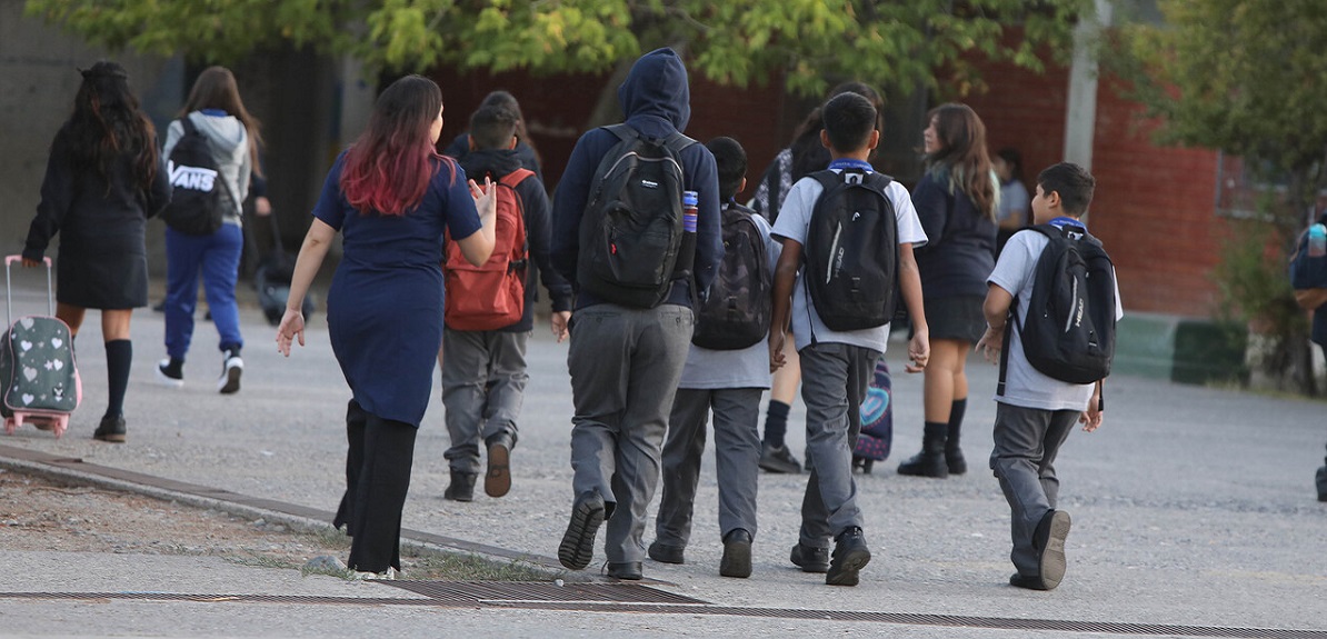 Colmed Biobío pide adelantar vacaciones de invierno: hay preocupación por posibles muertes de niños