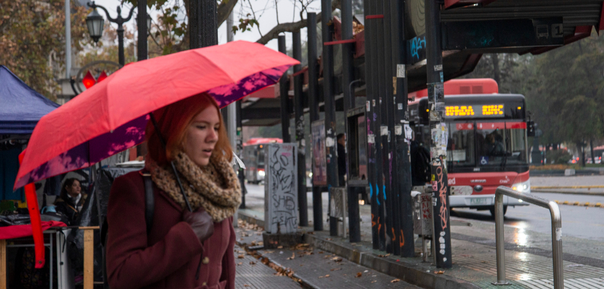 Vuelve la lluvia a Santiago: declaran alerta temprana preventiva por precipitaciones moderadas a fuertes