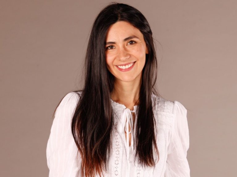 Claudia Navarrete en la teleserie Dime con quién andas