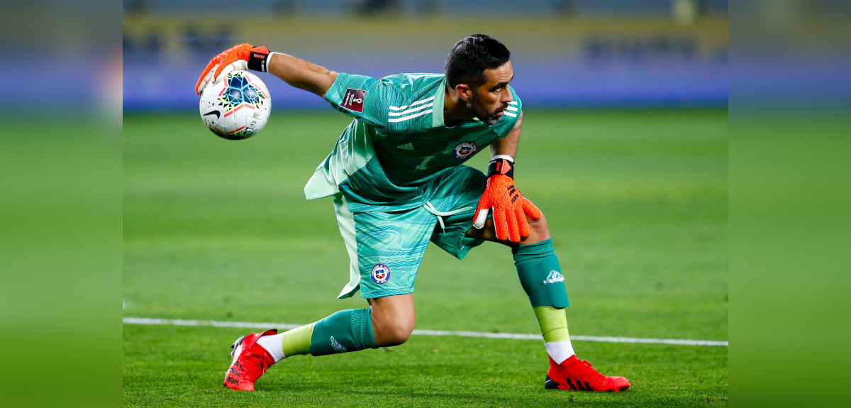 Claudio Bravo confirmó el equipo donde continuará su carrera.