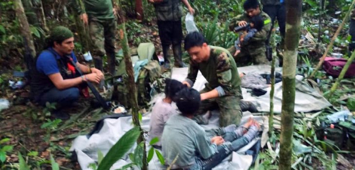 encuentran niños con vida accidente aéreo Colombia