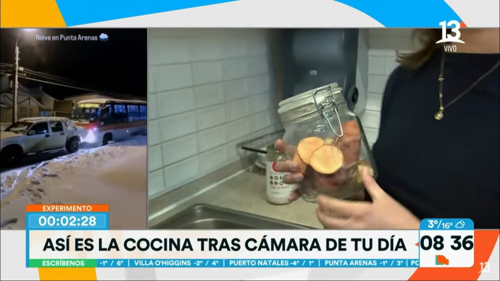 Frasco con papas en cocina de Canal 13