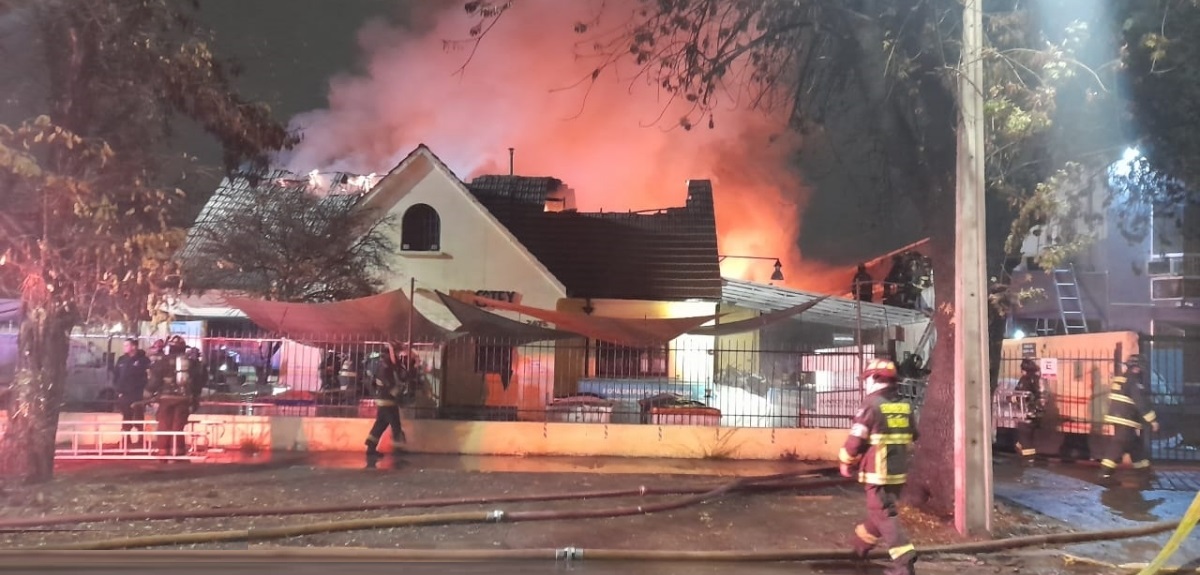 Incendio destruyó conocida empresa textil en Macul: Ecocitex cumplía importante labor social