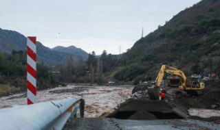 Suspenden corte de agua en 34 comunas de la región Metropolitana