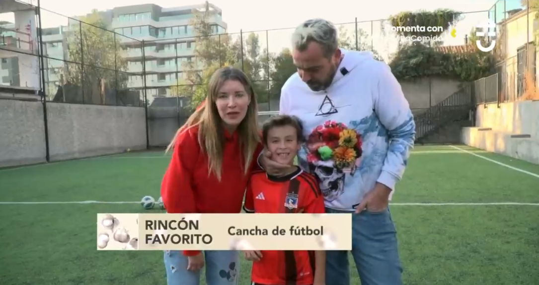 Cancha de fútbol en excasa de Arturo Vidal