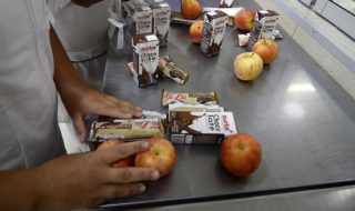 ¿Pagaron $3.500 millones por 30 colaciones? Esto respondió el Gobierno tras acusación contra Junaeb