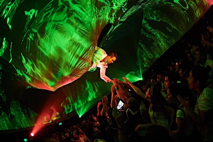 Fuerza Bruta Wara confirma visita a Chile con show frenético que interactuará con el público