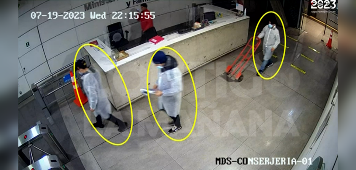 Imágenes revelan cómo ocurrió el sospechoso robo al Ministerio de Desarrollo Social.