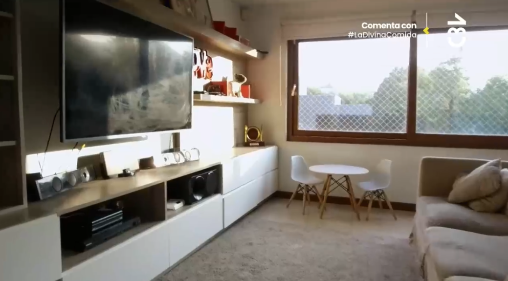 JP Queraltó y Fran Sfeir presentaron su nueva casa en La Divina Comida: animador tiene "mega clóset"