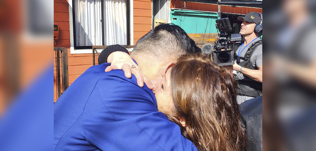 Chileno secuestrado al nacer se reencuentra con su madre biológica