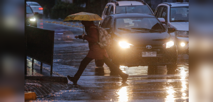 ¿Lluvia por siete días seguidos en Santiago? Especialista detalla pronóstico para próximos días