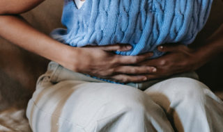 Realizaron el primer trasplante de útero en Reino Unido: mujer donó el órgano a su hermana