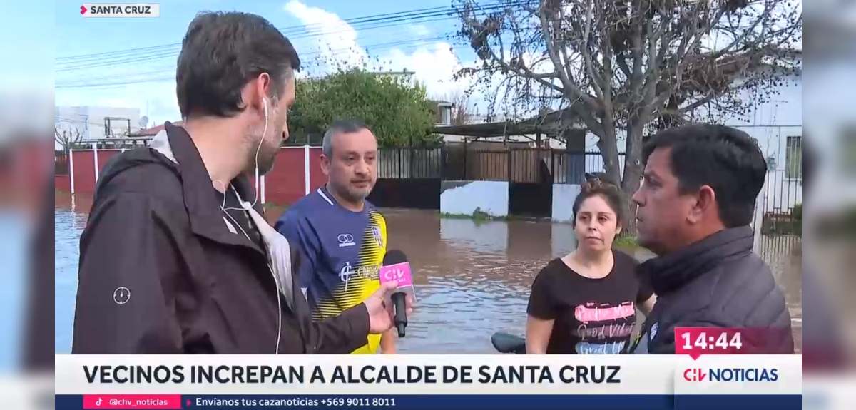 vecinos increpan alcalde Santa Cruz