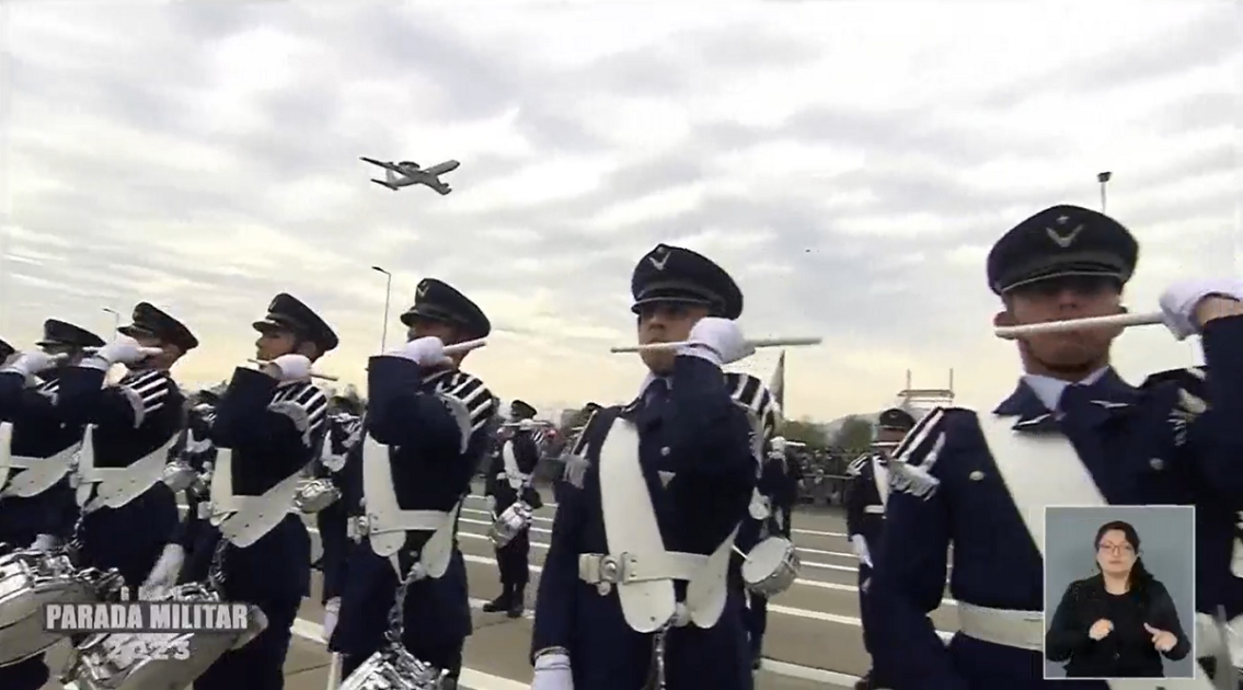 El particular avión que sembró dudas durante la Parada Militar 2023