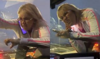 Captan en Argentina a mujer arriba de capot de un auto para amenazar a jóvenes: Película de terror