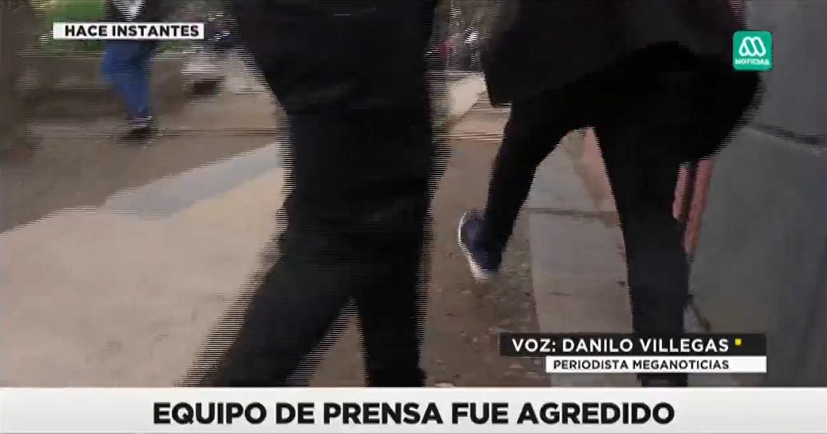 Periodista Danilo Villegas y camarógrafo de Mega fueron agredidos en pleno móvil: "Recibí golpes"