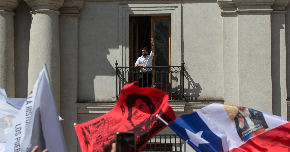 Presidente Boric agradeció manifestación frente al Palacio de La Moneda: “Nosotrs venimos de las marchas”
