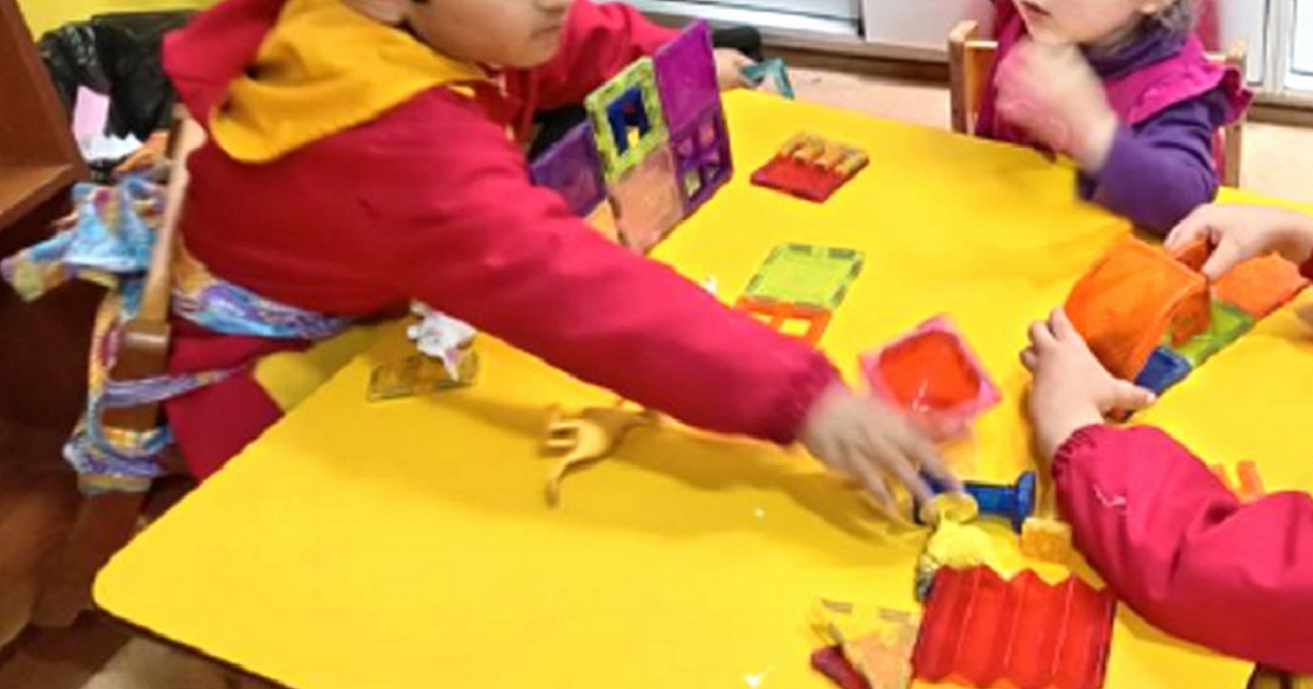 Denuncian que educadoras amarraron a niño con autismo a una silla en jardín infantil de La Serena