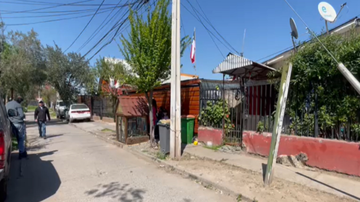 Mujer muere en Puente Alto tras someterse a operación de implantes mamarios en su casa