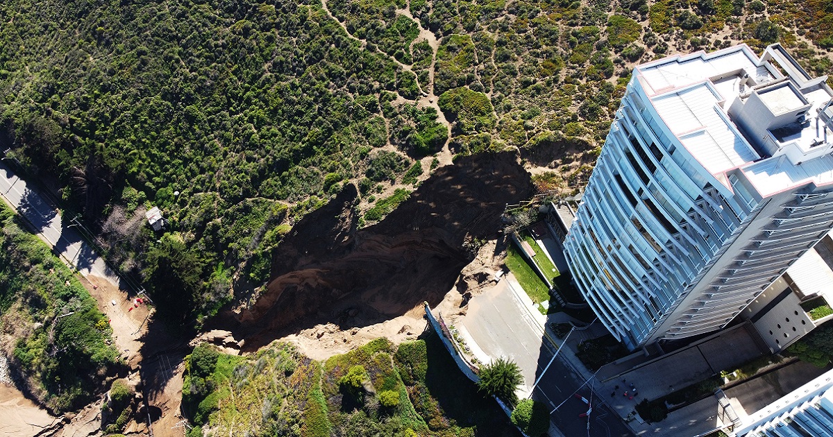 Imagen muestra magnitud de socavón que afecta a edificio Miramar