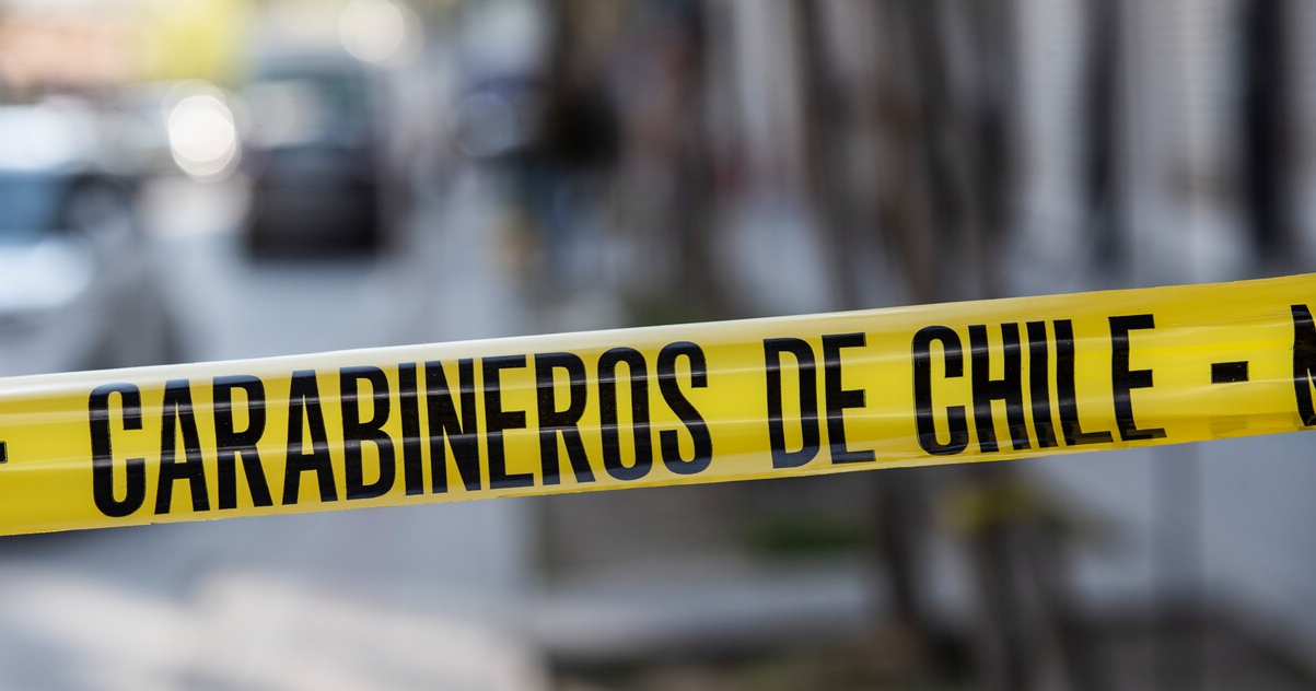 Adolescente no fue a clases porque estaba enferma: hombre entró a su casa y la mató en Los Ángeles