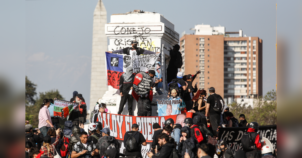Balance 18-O: 20 detenidos, 4 carabineros lesionados y un adolescente de 15 años fue atropellado