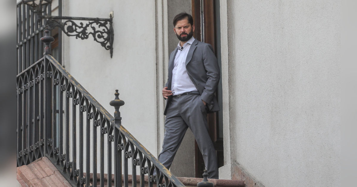 Financial Times y su duro análisis sobre gestión de Boric: apunta a "corrupción" y "criminalidad"