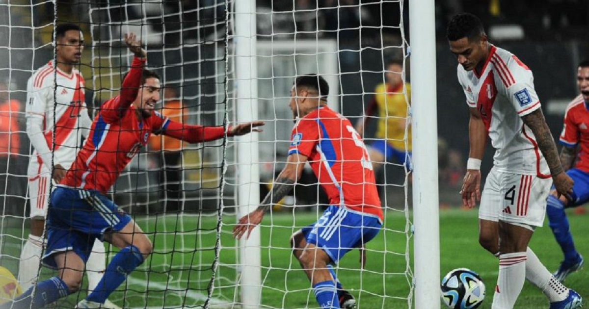 Actitud de hinchada chilena dejó en shock a medios peruanos
