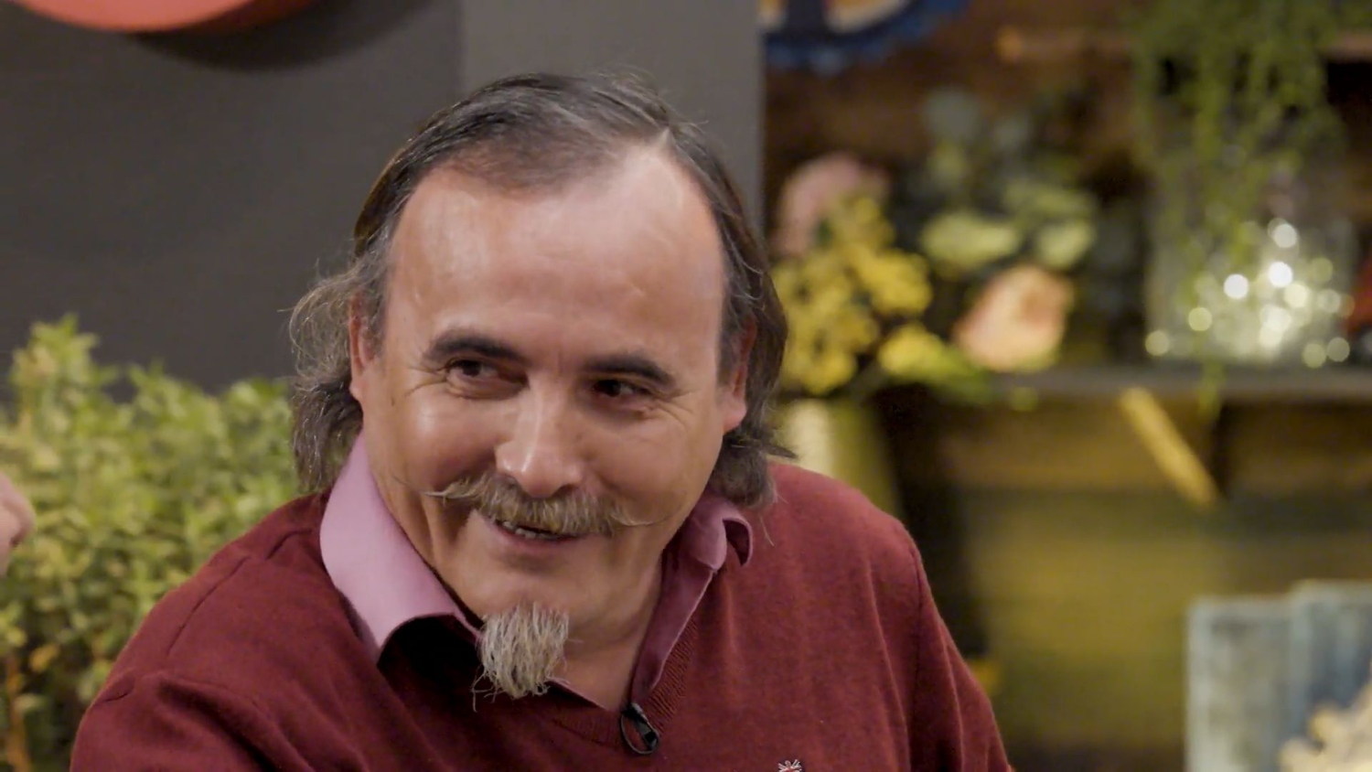 Paul Vásquez El Flanco muestra sus notas