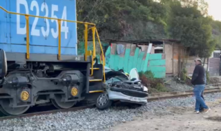 Solo la madre sobrevivió: un papá y su hijo de un año mueren tras accidente con tren en Concón