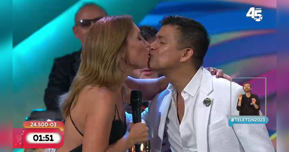 Américo sobre su comentado beso a Karen Doggenweiler en Teletón: 