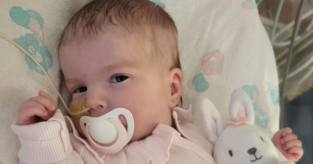 Impacto en Italia por muerte de bebé británica que fue desconectada tras sufrir enfermedad incurable