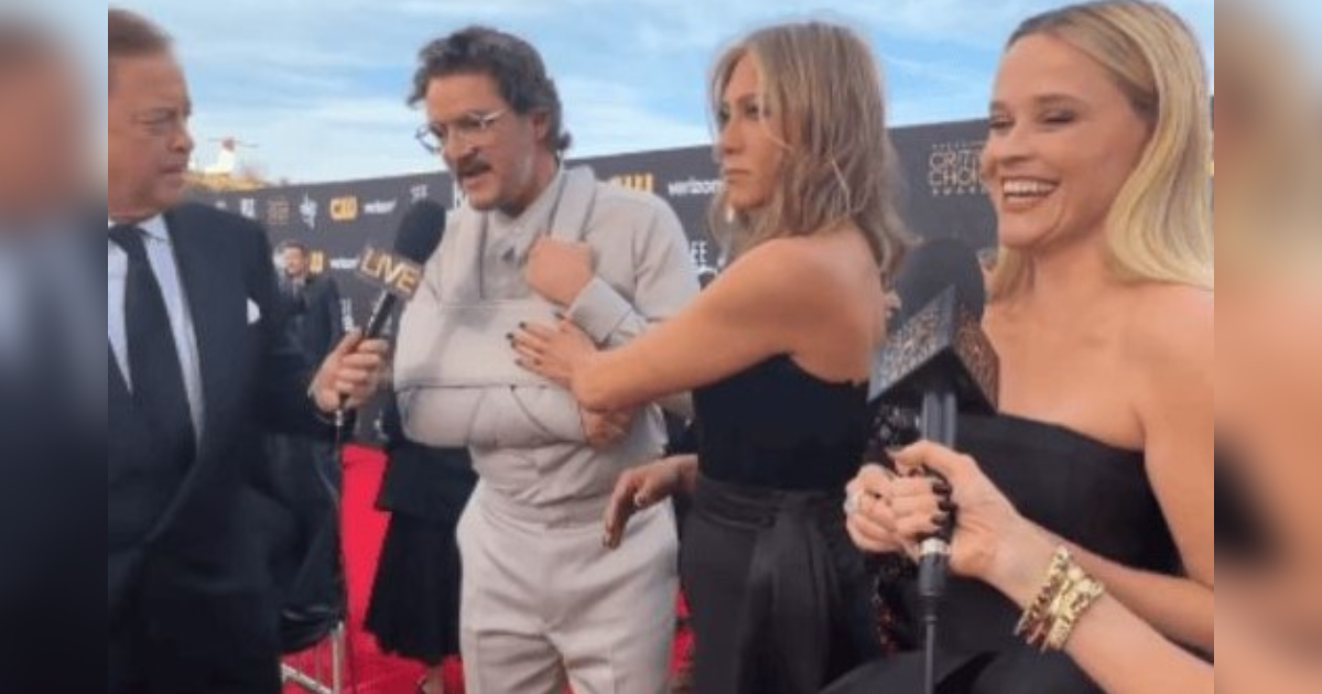 Viralizan reacción de Jennifer Aniston al ver a Pedro Pascal con cabestrillo en los Critics Choice