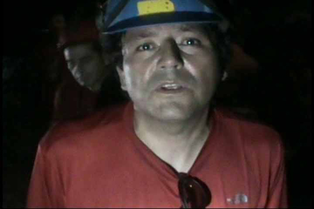 Uno de los 33 mineros de la mina San José pide dinero en centro comercial de La Calera