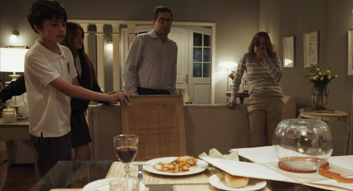 Generación 98: Valentina vivirá minutos de horror con su familia tras recibir tenebroso regalo