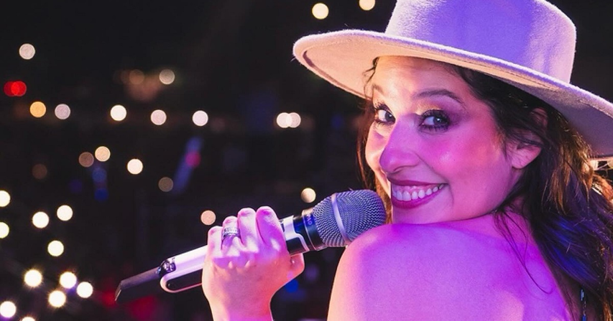 Esposo de María José Quintanilla la saludó en su cumpleaños y compartió emotiva escena durante show
