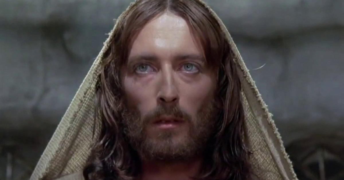 ¿Cómo luce Robert Powell a 47 años de protagonizar Jesús de Nazaret?