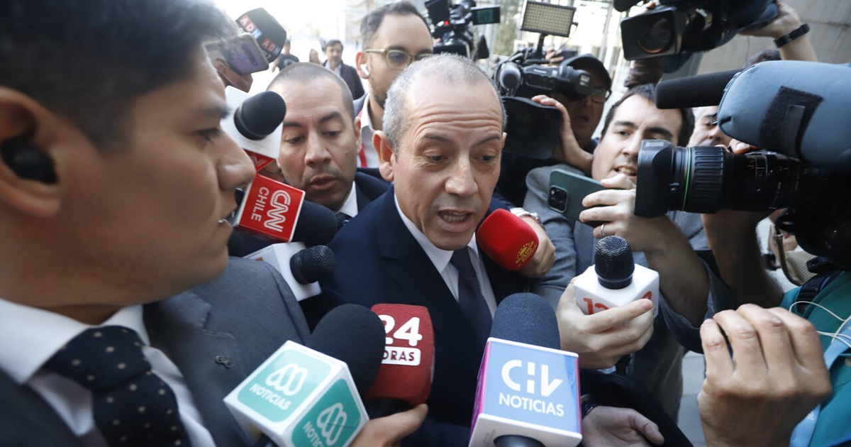 Escoltas de Sergio Muñoz agredieron a periodistas en Centro de Justicia: varios quedaron en el piso