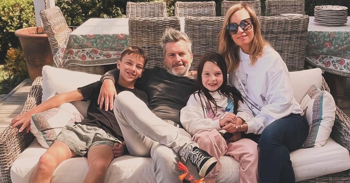 Diana Bolocco y Cristián Sánchez mostraron foto del primer día de clases de sus hijos: "Nos lanzamos"