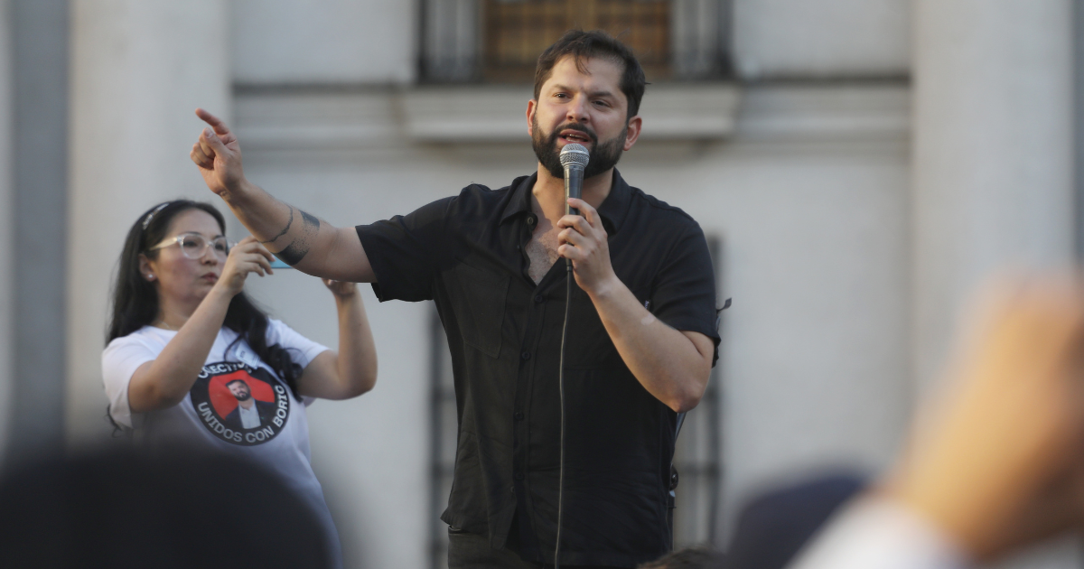 Gabriel Boric tras acto en apoyo a su gestión: “Es emocionante recibir las muestras de cariño”